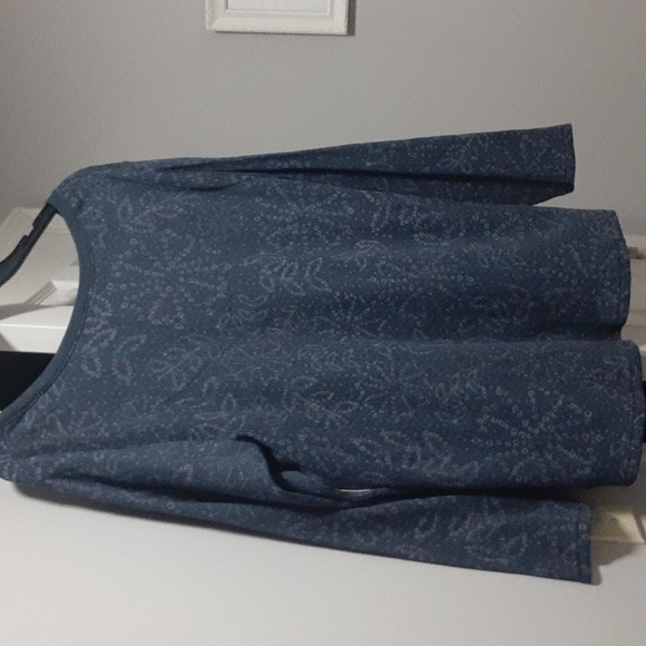 Terra & sky waffle henley shirt or top. Navy Floral. NWT - Picture 2 of 4